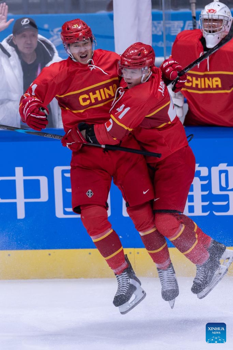 Zheng Mingju (L) of China celebrates with teammate Han Yuhang during the men's ice hocky group A match between China and South Korea at 2025 Asian Winter Games in Harbin, northeast China's Heilongjiang Province, on Feb. 4, 2025. Photo: Xinhua