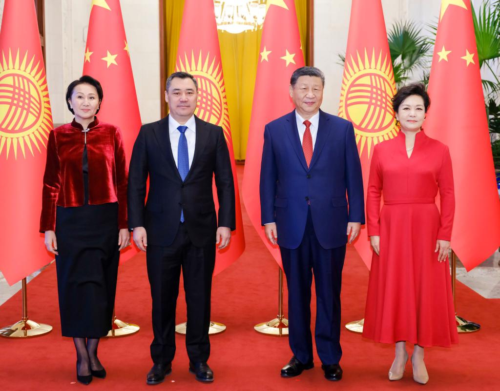 Xi holds talks with visiting Kyrgyz president, Pakistani president in Beijing