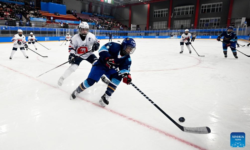 Larissa Sviridova (front) of Kazakhstan controls the puck during the women's ice hockey group B match between Kazakhstan and Thailand at 2025 Asian Winter Games in Harbin, northeast China's Heilongjiang Province, Feb. 4, 2025. Photo: Xinhua