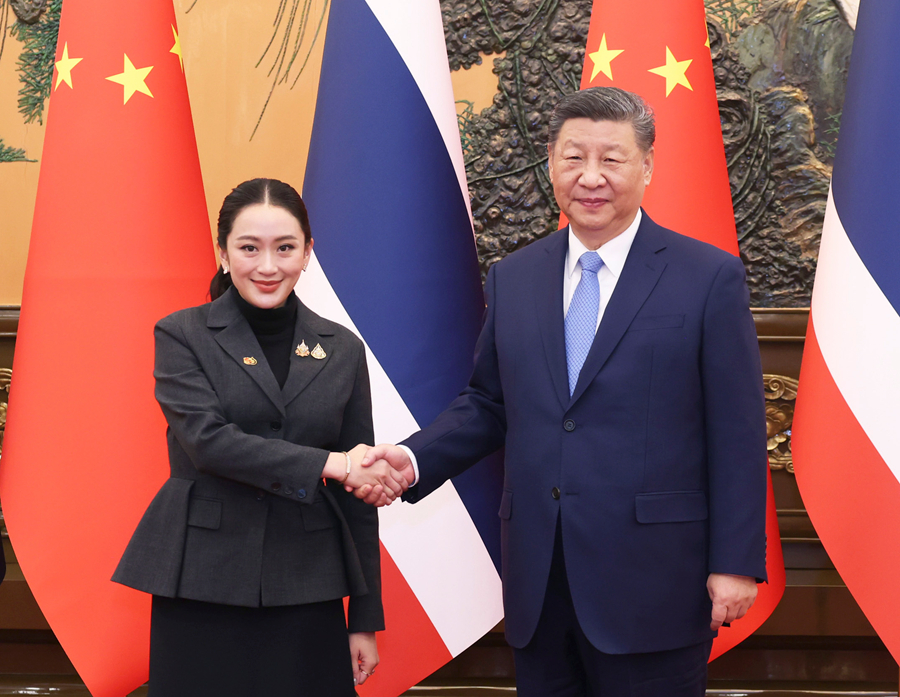 Xi meets Thai PM