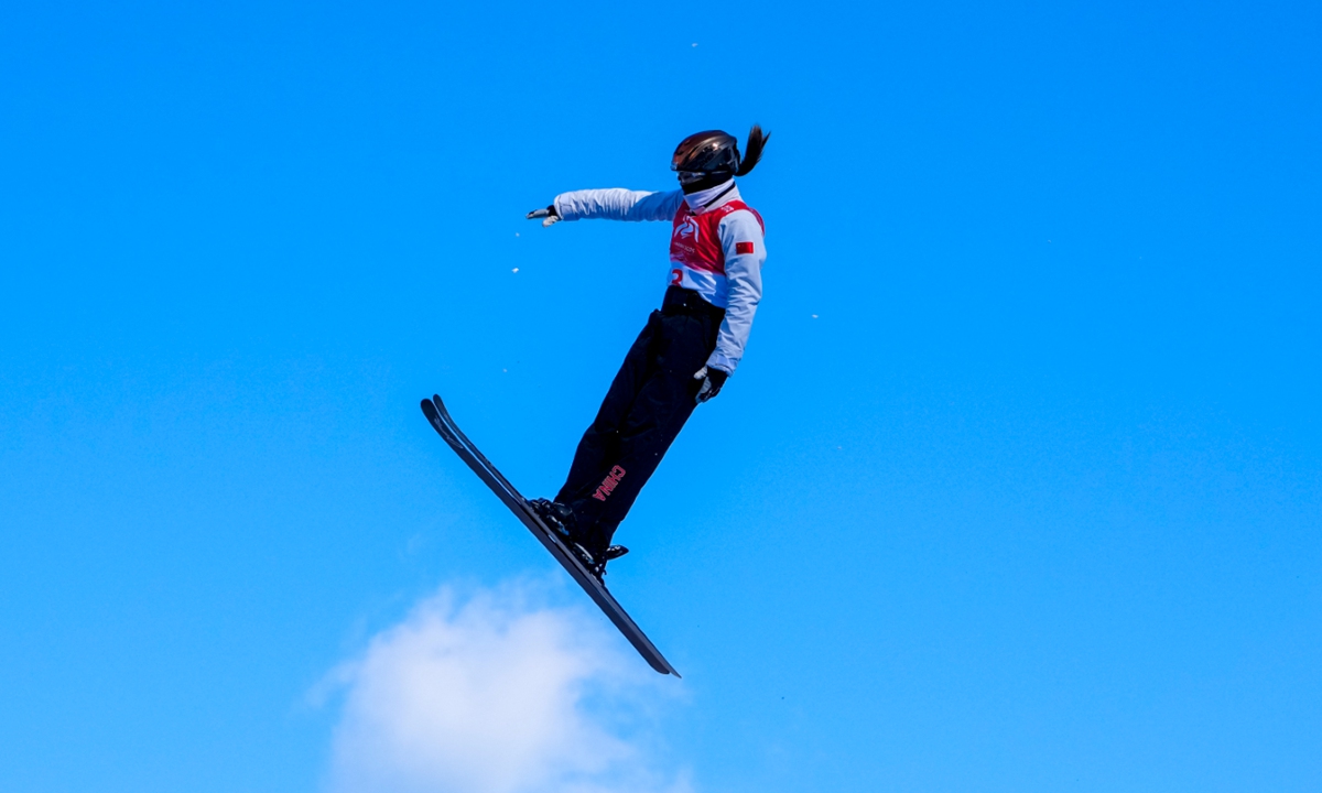 Xu Mengtao competes in the freestyle skiing women's aerials final on February 9, 2025. Photo: VCG