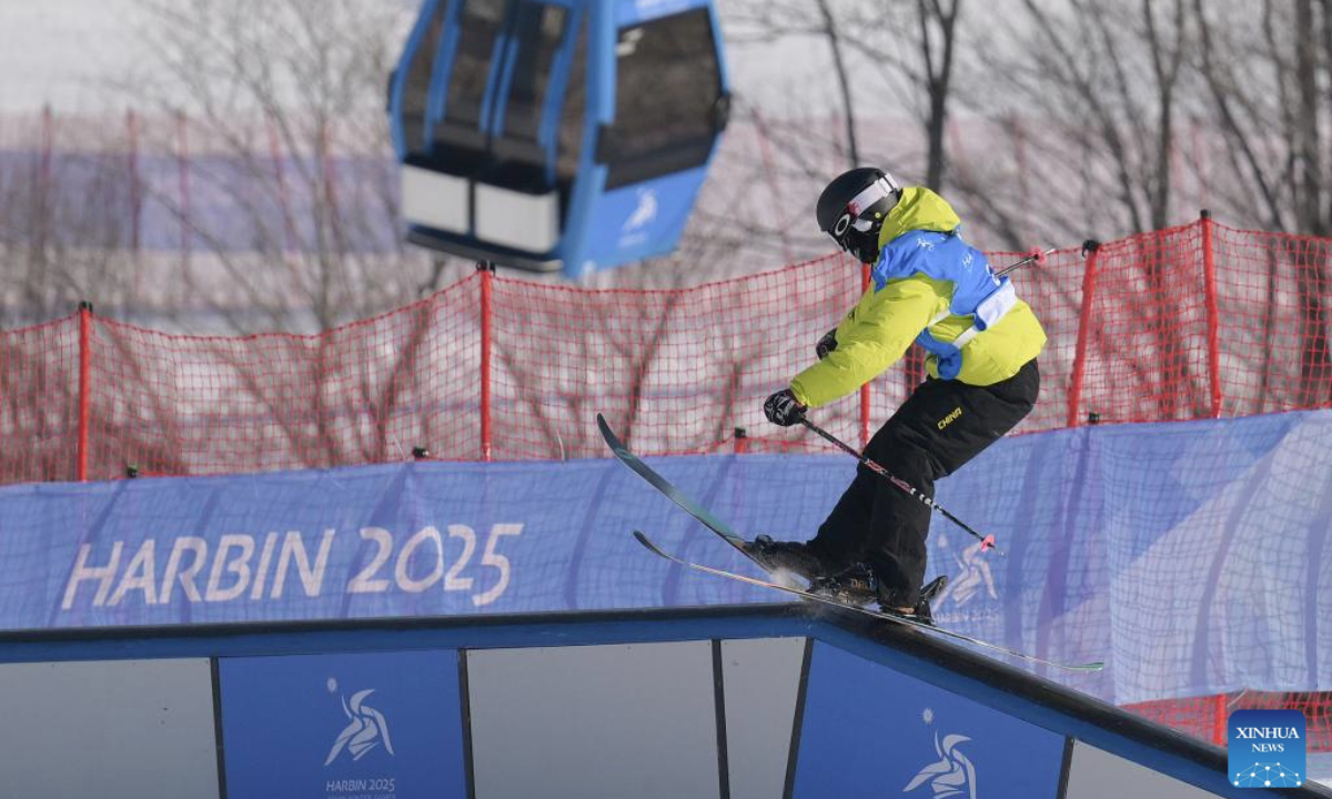 Lin Hao of China competes during the Freestyle Skiing men's freeski slopestyle final at the 9th Asian Winter Games in Yabuli, northeast China's Heilongjiang Province, Feb. 11, 2025. (Xinhua/Mou Yu)