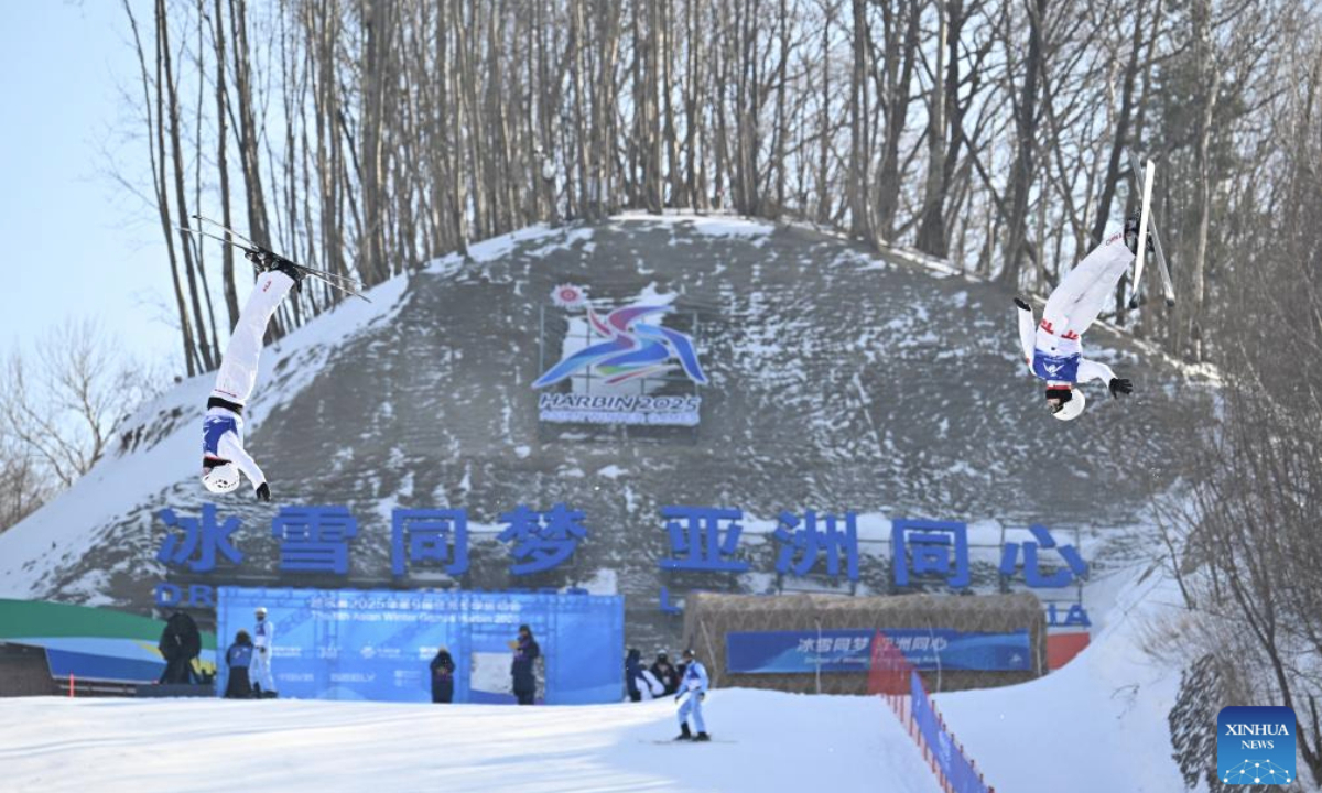 Geng Hu (L)/Yang Yuheng of China compete during the Freestyle Skiing men's aerials synchro final at the 9th Asian Winter Games in Yabuli, northeast China's Heilongjiang Province, Feb. 11, 2025. (Xinhua/Zhang Chenlin)