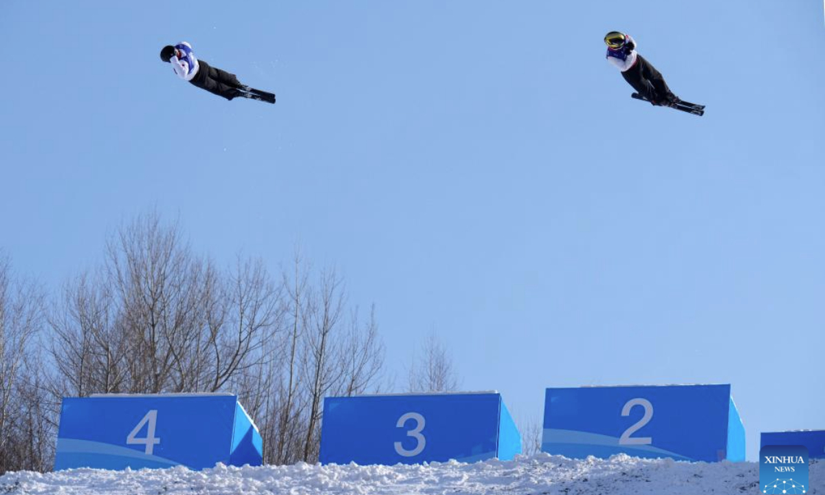 Li Xinpeng (L)/Qi Guangpu of China compete during the Freestyle Skiing men's aerials synchro final at the 9th Asian Winter Games in Yabuli, northeast China's Heilongjiang Province, Feb. 11, 2025. (Xinhua/Wang Song)