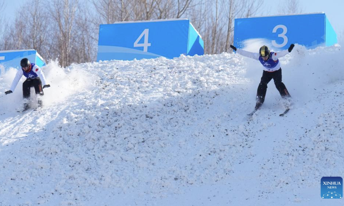 Li Xinpeng (L)/Qi Guangpu of China compete during the Freestyle Skiing men's aerials synchro final at the 9th Asian Winter Games in Yabuli, northeast China's Heilongjiang Province, Feb. 11, 2025. (Xinhua/Wang Song)