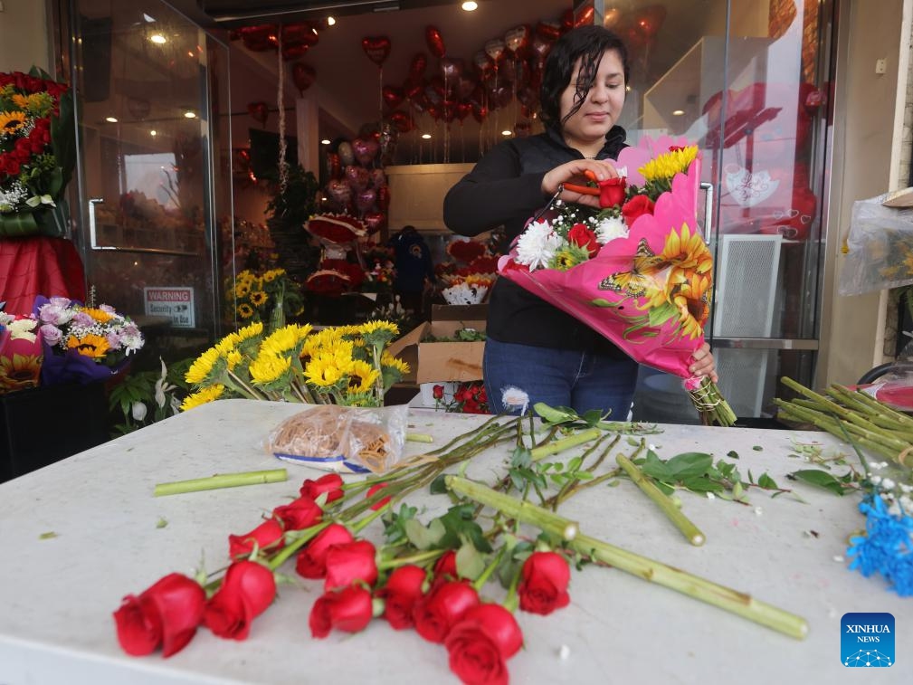 A worker prepares a bouquet of flowers at a flower market in downtown Los Angeles, California, the United States, on Feb. 13, 2025. (Photo: Xinhua)