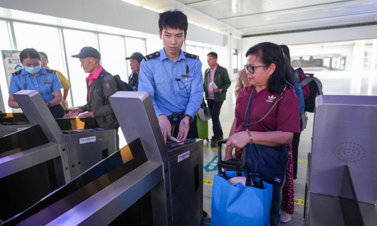 Staff members help tourists from a tour group, the first one from the Association of Southeast Asian Nations (ASEAN) member states since China introduced its new visa relaxation policy, check out of Xishuangbanna railway station in Jinghong City, Xishuangbanna Dai Autonomous Prefecture, southwest China's Yunnan Province, Feb. 18, 2025. (Xinhua/Chen Xinbo)