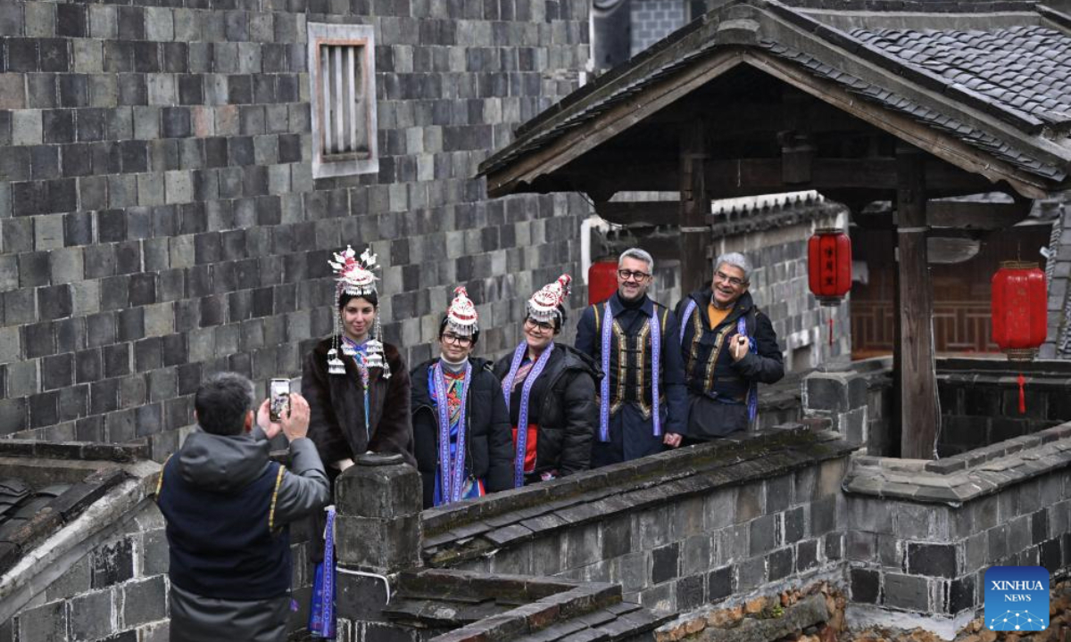 Italian delegation experiences culture of She ethnic group in China's Fujian