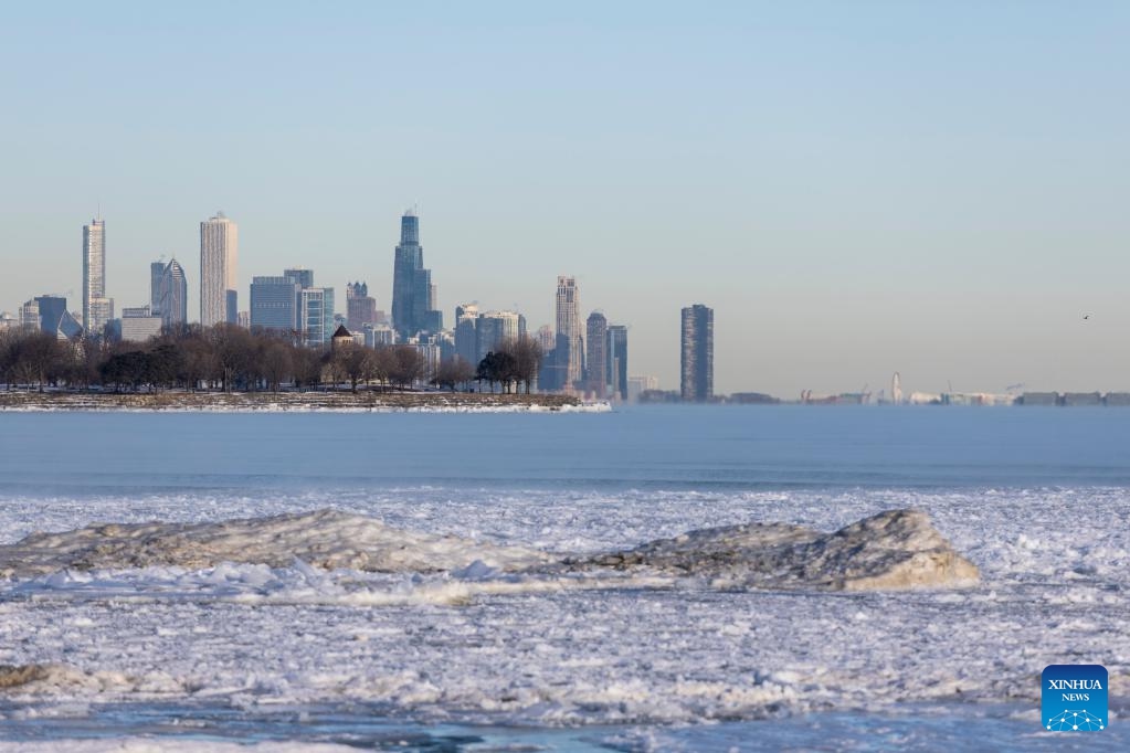 Small ice bergs are seen in the waters of Lake Michigan in Chicago, the United States, on Feb. 18, 2025. (Photo: Xinhua)