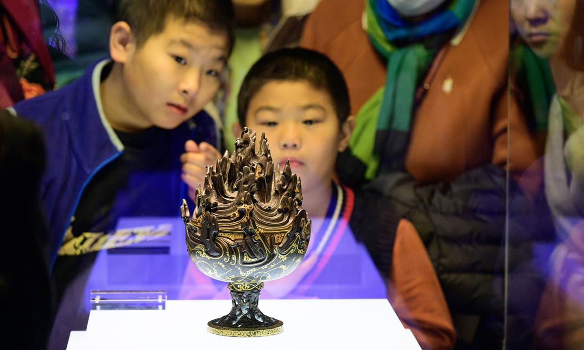 Visitors flock to the Hebei Museum in Shijiazhuang, North China's Hebei Province, to see a bronze burner from the Western Han Dynasty (206BC-AD25) that resembles the Seven-Colored Lotus from the popular film <em>Ne Zha 2</em>on February 18, 2025. 