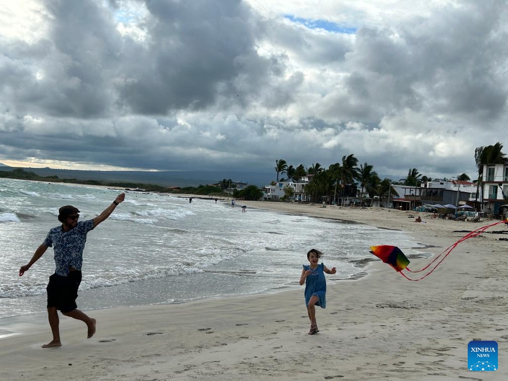 People fly a kite on Isabela Island, Galapagos Islands, Ecuador, Feb. 18, 2025. (Photo: Xinhua)