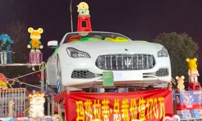 Man spends 2,000 yuan to win using right of Maserati car in ring toss game