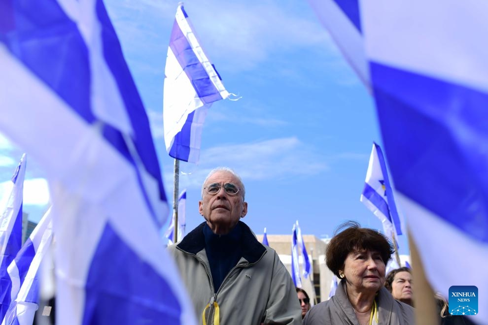 People watch the televised broadcast of the handover of the bodies of Israeli hostages at a square in Tel Aviv, Israel, on Feb. 20, 2025. Palestinian armed groups on Thursday morning handed over the bodies of four Israeli hostages killed in the Gaza Strip during the Israeli war to the International Committee of the Red Cross (ICRC) team, Palestinian sources said. (Photo: Xinhua)