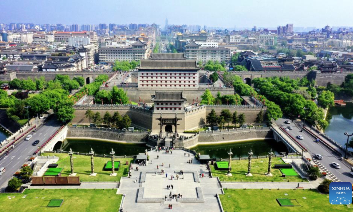 This photo shows the Yongning Gate in Xi'an, northwest China's Shaanxi Province, April 25, 2023. As the provincial capital of northwest China's Shaanxi Province, Xi'an, with a history of over 3,100 years, has served as the capital city for 13 dynasties of China. Under the policies of protection and utilization of cultural relics, the historical and cultural resources of Xi'an have been well preserved. (Xinhua/Liu Xiao)