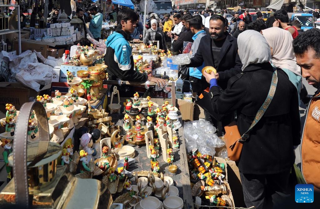 People shop at a market in preparation for the holy month of Ramadan in Baghdad, Iraq, Feb. 27, 2025. (Photo: Xinhua)