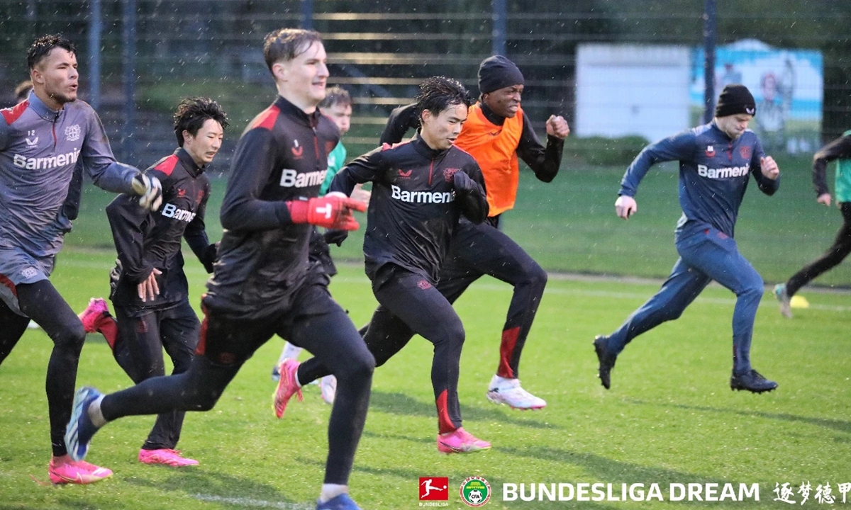 Chinese players partcipate in a training session with players from a German club as part of the Bundesliga Dream projecct in March 2024. Photo: Courtesy of Bundesliga